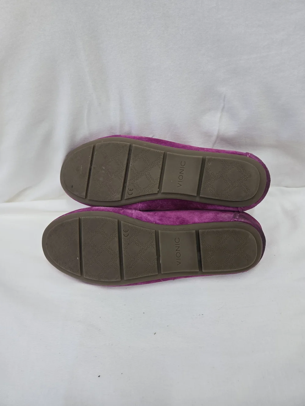 Vionic Women's Magenta Suede Chain-Trim Loafers